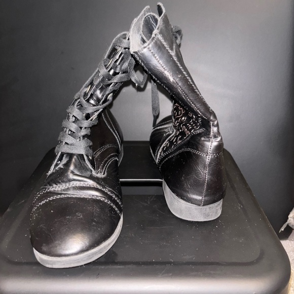 Black Boots - Picture 2 of 5